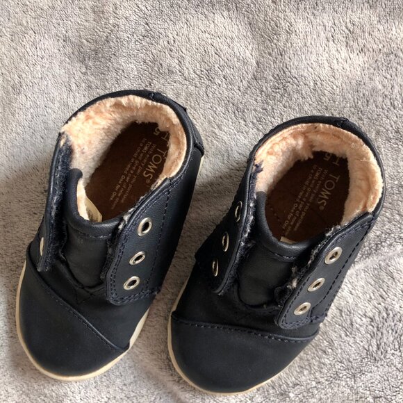 [Kids Size 5] TOMS Tiny Booties Baby Shoes Faux Shearling Fur Lined Warm Winter - Picture 4 of 7